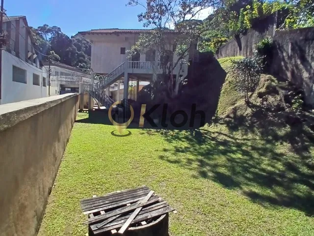 Imagem: A casa possui 2 Dormitórios, 2 Banheiros, 4 Vagas na