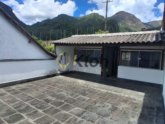 Imagem: A casa possui 4 Dormitórios, 1 Suíte, 3 Banheiros, 1 Vaga