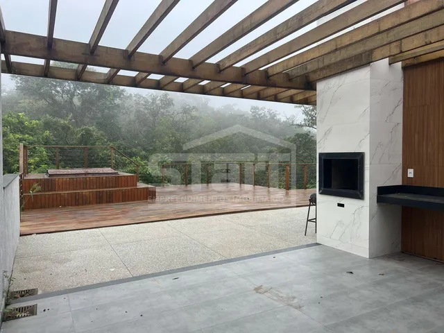Imagem: Casa Moderna com Área Gourmet e Vista Privilegiada