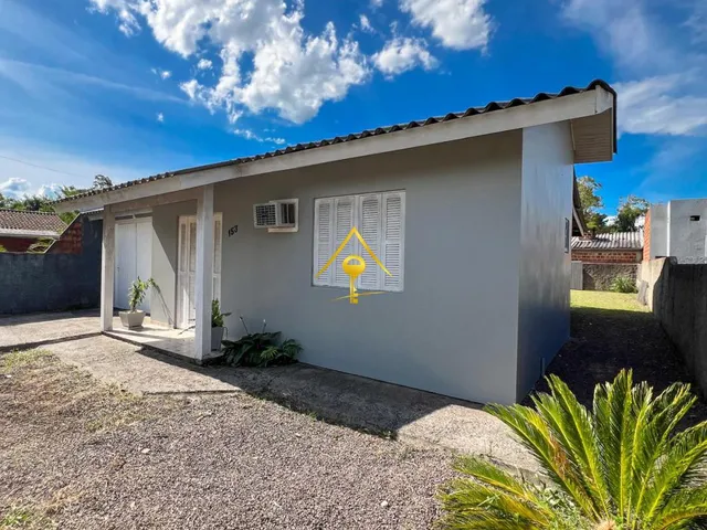 Imagem: Casas e Sobrados com 3 Dormitorio(S) Localizado(A)