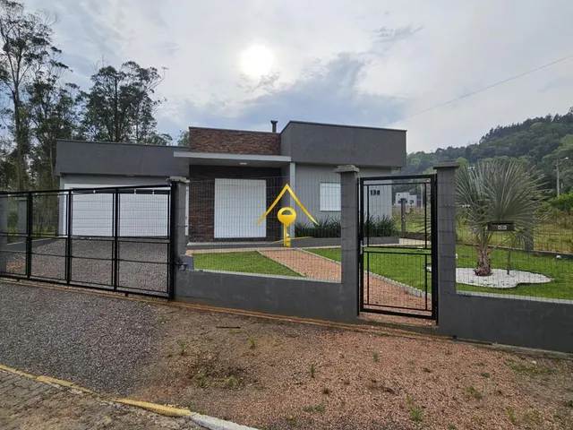 Imagem: Casas e Sobrados com 3 Dormitorio(S) Localizado(A)