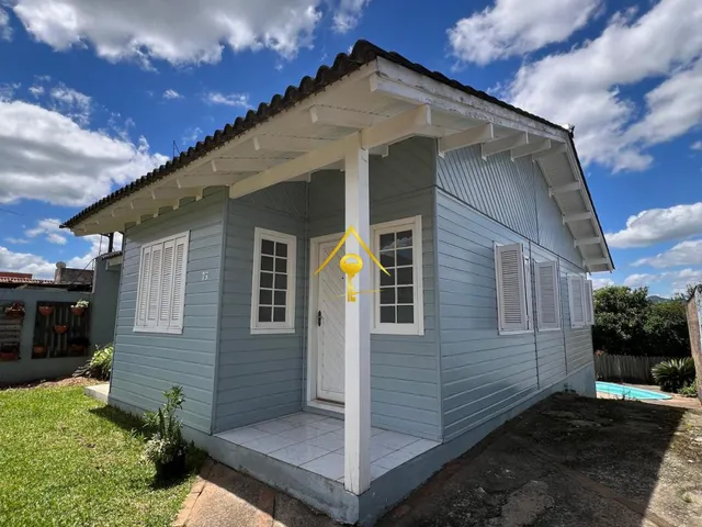Imagem: Casas e Sobrados com 3 Dormitorio(S) Localizado(A)