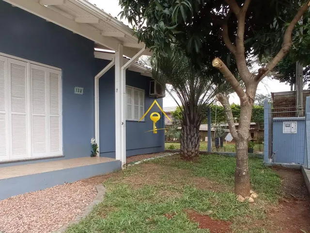 Imagem: Casas e Sobrados com 2 Dormitorio(S) Localizado(A)
