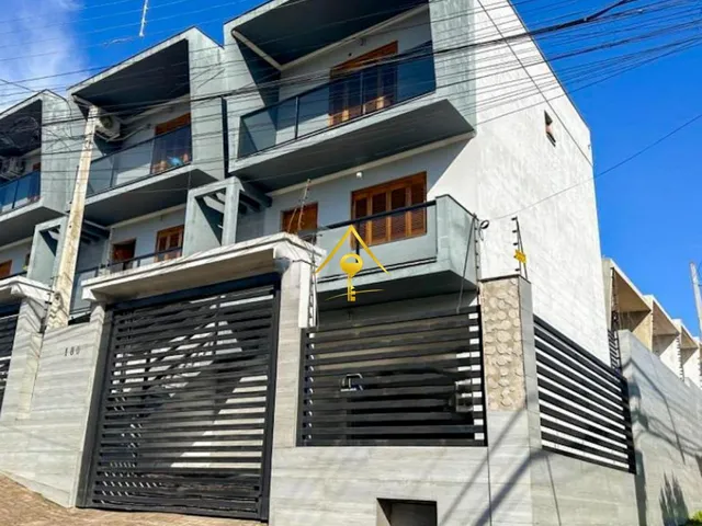 Imagem: Casas e Sobrados com 2 Dormitorio(S) Localizado(A)