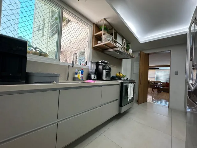 Imagem 7: A 5ª Avenida Imóveis apresenta essa exclusiva e bem decorada unidade de 3 Suites