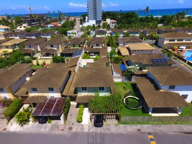Imagem: A casa possui 4 Dormitórios, 2 Suítes, 3 Banheiros, 5