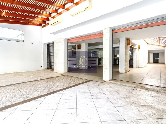 Imagem: A loja possui 3 Dormitórios, 3 Banheiros, 300m² de Área,