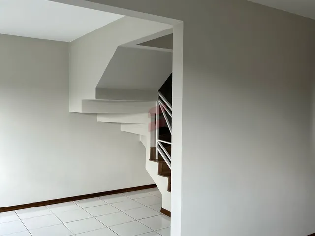 Imagem 9: Sobrado com 3 Dormitórios para Alugar com 180M² por R$ 2.800,00 no Bairro Maria