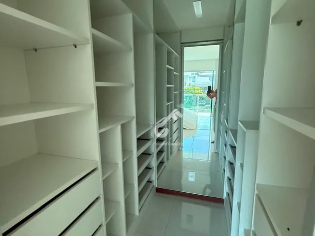 Imagem 12: ALPHAVILLE 1, Litoral Norte. Duplex ALTO PADRÃO com 4 suítes sendo 1 suíte térrea