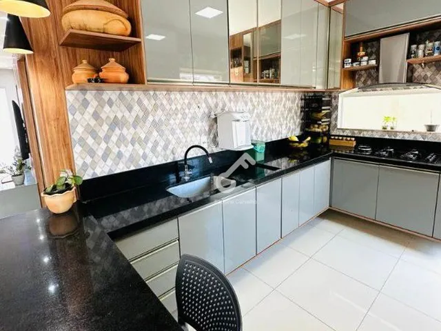 Imagem 13: IPITANGA, Lauro de Freitas. Triplex com 4 quartos sendo 2 suítes, terraço, são 150m²