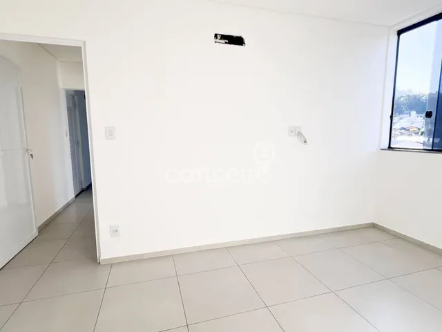 Imagem 2: Sala Comercial com 71M² na Água Verde!