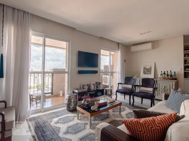 Imagem: A casa possui 3 Dormitórios, 2 Suítes, 5 Banheiros, 3