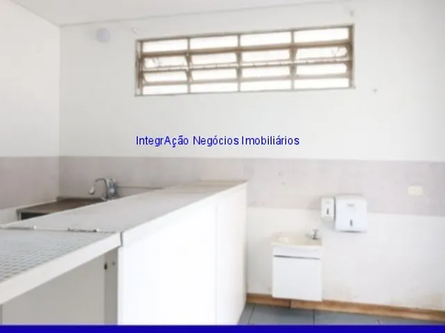 Imagem 4: Casa 360m² totais e 225m² úteis, 03 dormitórios (sendo 01 suíte), 03 banheiros e 05