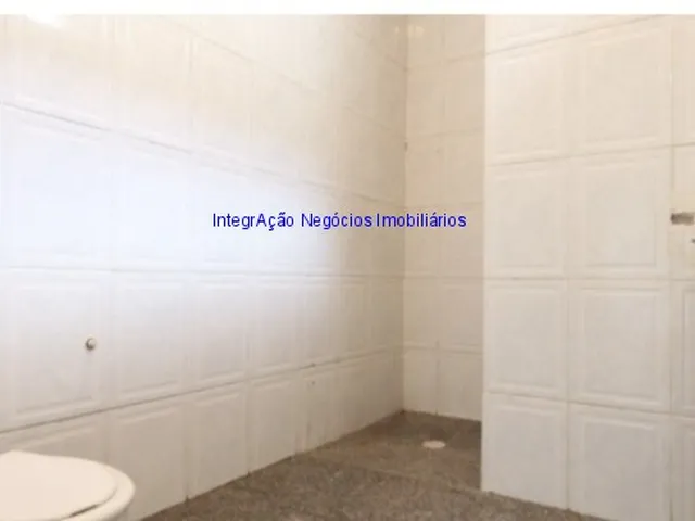 Imagem 2: Casa 360m² totais e 225m² úteis, 03 dormitórios (sendo 01 suíte), 03 banheiros e 05