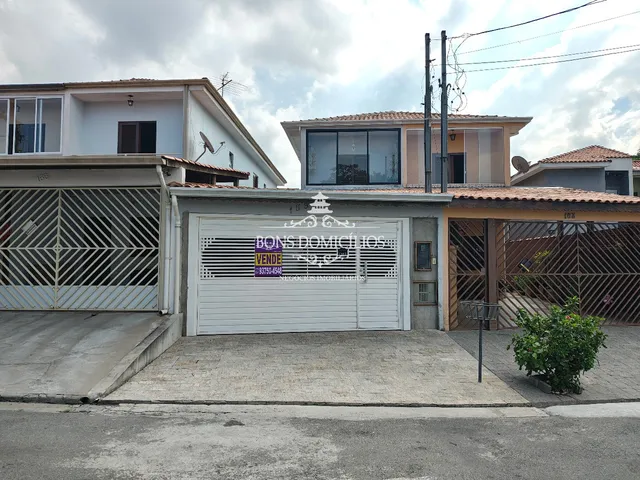 Imagem: A casa possui 3 Dormitórios, 1 Suíte, 2 Banheiros, 2