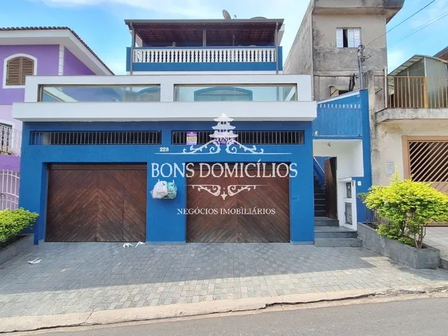 Imagem: A casa possui 3 Dormitórios, 1 Suíte, 4 Banheiros, 3
