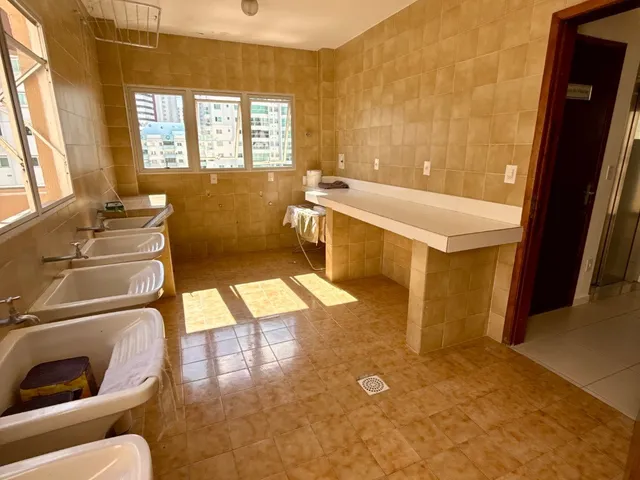 Imagem 2: Apartamento com vista mar à venda no Centro de Balneário Camboriú