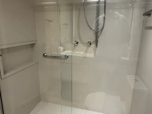 Imagem 12: APARTAMENTO 2/4 COM 1 SUÍTE, NASCENTE, NO ONDINA APART VISTA AV. OCEÂNICA MOBILIADO E