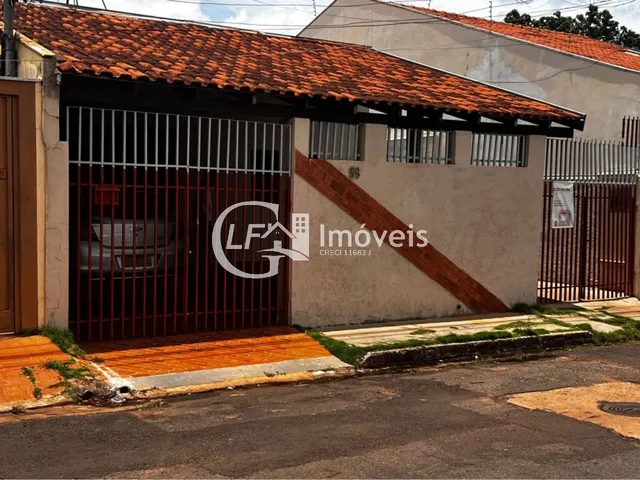 Imagem: A casa possui 2 Dormitórios, 2 Banheiros, 6 Vagas na
