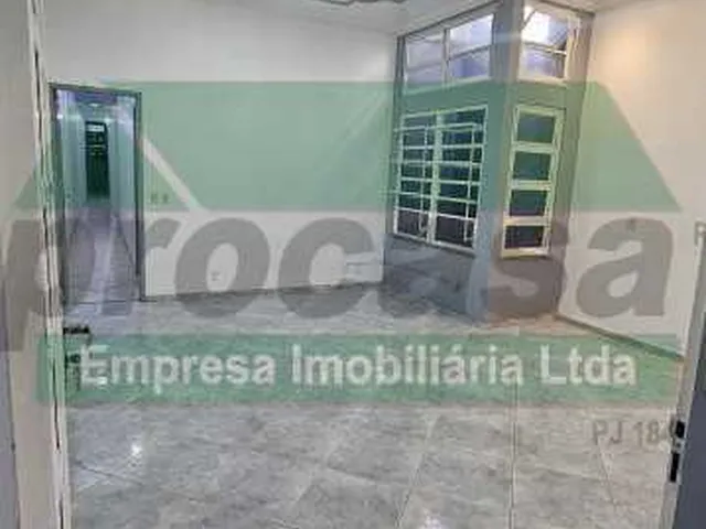 Imagem: A casa possui 4 Dormitórios, 2 Suítes, 1 Banheiro, 2