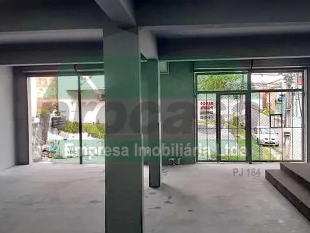 Imagem: A loja possui 1 Banheiro, 3 Vagas na garagem, 150m² de