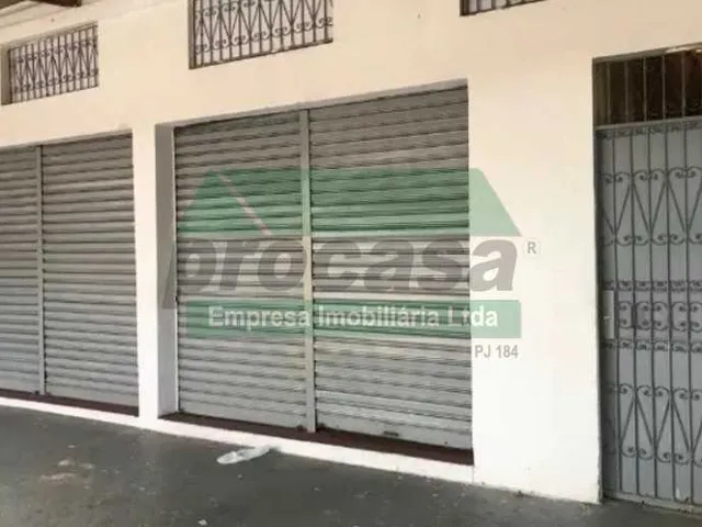 Imagem: A loja possui 4 Dormitórios, 4 Suítes, 1 Banheiro, 2