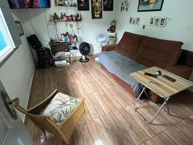 Imagem 2: Imperdível oportunidade: Casa duplex de 3 quartos, 1 suíte, sala ampla e 3 vagas de