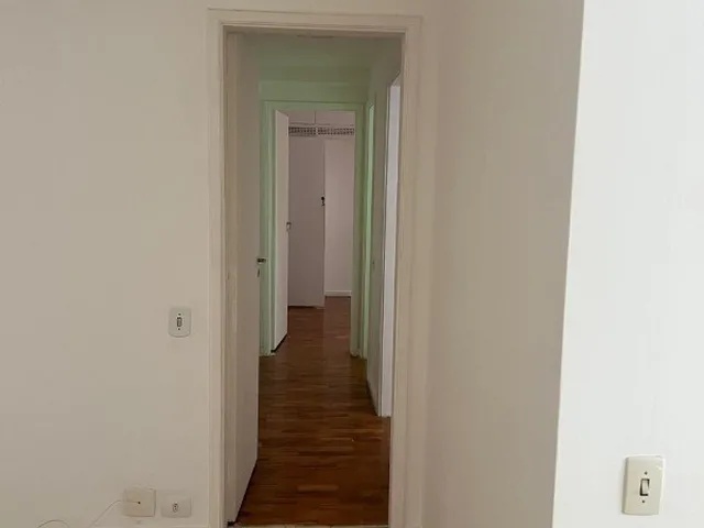 Imagem 8: Itaim - Locação - Com uma planta quadrada, este apartamento conta com 2 quartos, sendo