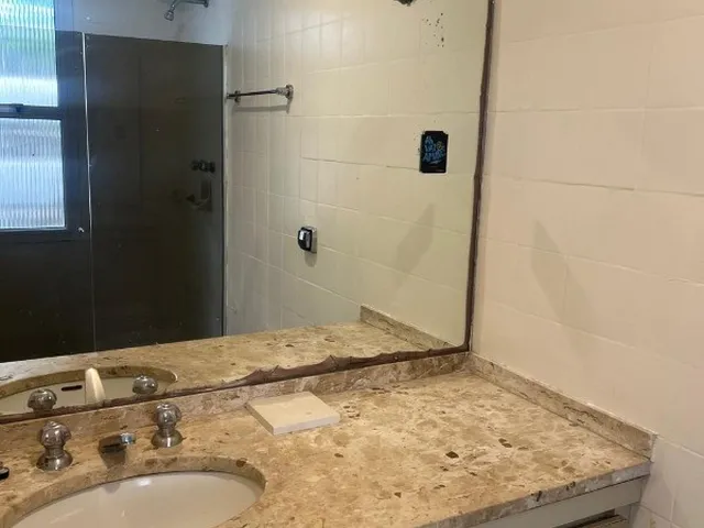 Imagem 2: Itaim - Locação - Com uma planta quadrada, este apartamento conta com 2 quartos, sendo