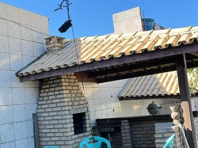 Imagem 2: Casa ampla com 600 m², 6 quartos, estacionamento amplo, piscina, varanda a vender na