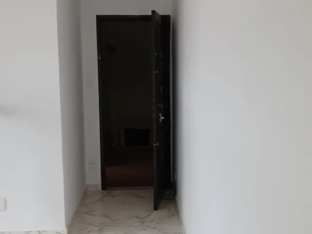 Imagem 4: Apartamento padrão com 74 m² dividido em 3/4 no segundo andar escada, reformado a