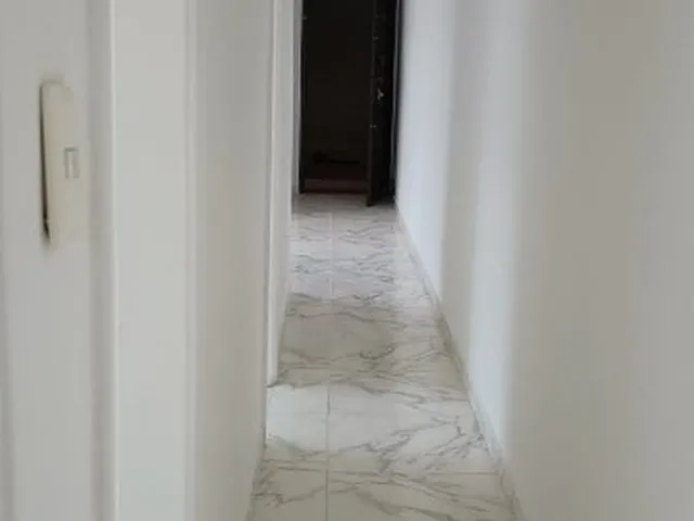Imagem 2: Apartamento padrão com 74 m² dividido em 3/4 no segundo andar escada, reformado a