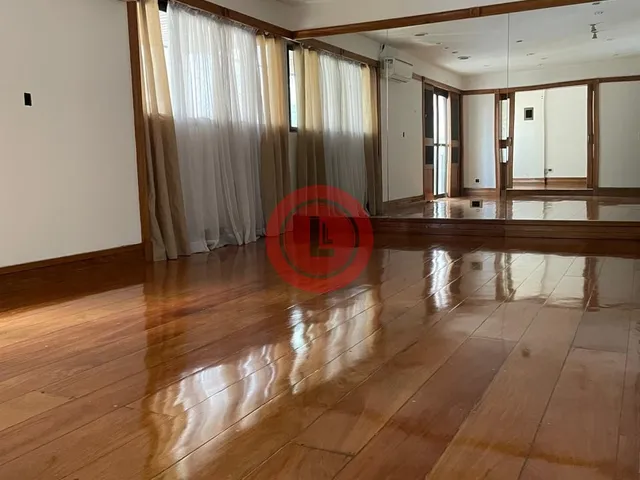 Imagem: O apartamento possui 4 Dormitórios, 1 Suíte, 4 Banheiros,