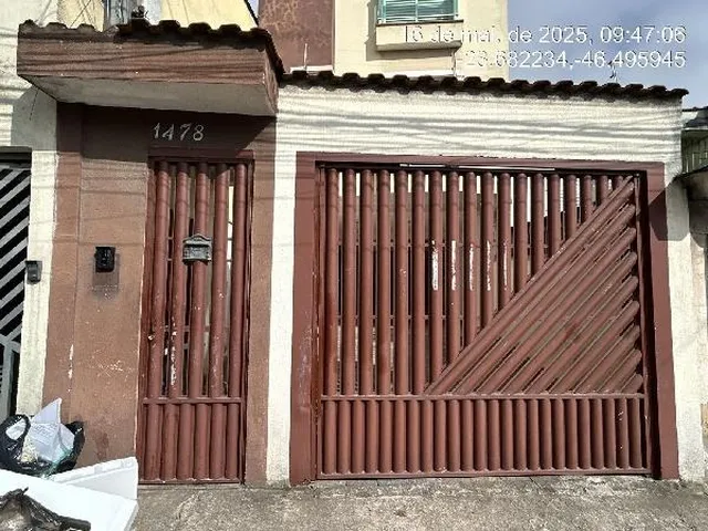 Imagem: O apartamento possui 2 Dormitórios, 1 Suíte, 1 Banheiro,