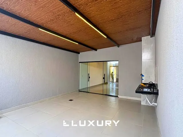 Imagem: A casa possui 3 Dormitórios, 1 Suíte, 2 Banheiros, 2