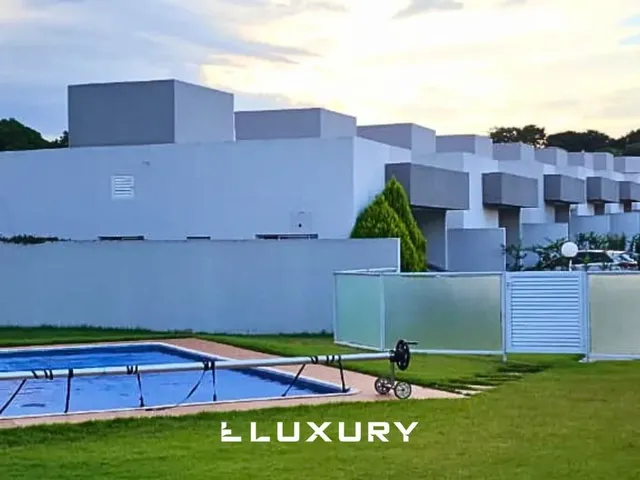 Imagem 4: Casa Exclusiva no Condomínio Les Arcs com Energia Própria