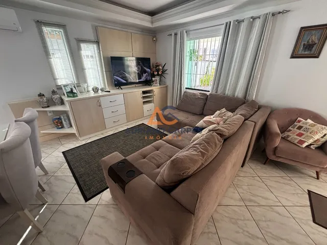 Imagem 2: Casa alto padrão, com 04 quartos sendo 01 suíte na Praia de Gravatá, Navegantes