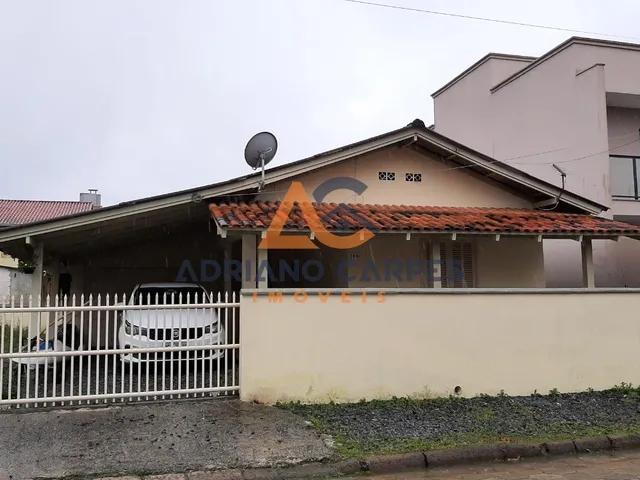 Imagem 8: Adriano Carpes Imóveis vende casa AVERBADA com 4 dormitórios, sendo 1 suíte, em amplo