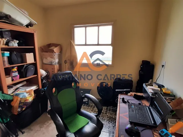 Imagem 2: Adriano Carpes Imóveis vende casa AVERBADA com 4 dormitórios, sendo 1 suíte, em amplo