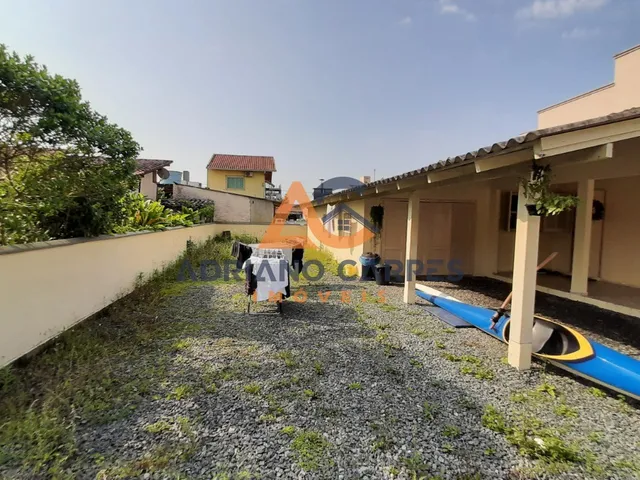Imagem 3: Adriano Carpes Imóveis vende casa AVERBADA com 4 dormitórios, sendo 1 suíte, em amplo