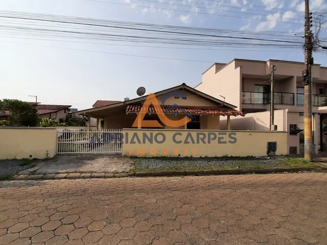 Imagem 7: Adriano Carpes Imóveis vende casa AVERBADA com 4 dormitórios, sendo 1 suíte, em amplo