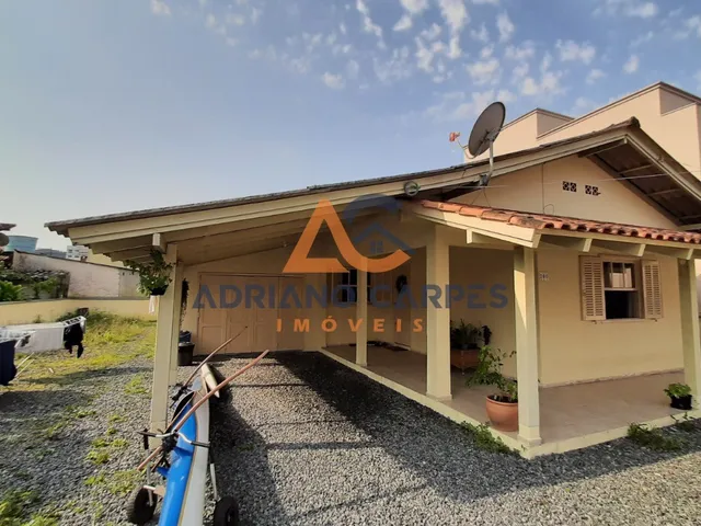 Imagem 4: Adriano Carpes Imóveis vende casa AVERBADA com 4 dormitórios, sendo 1 suíte, em amplo