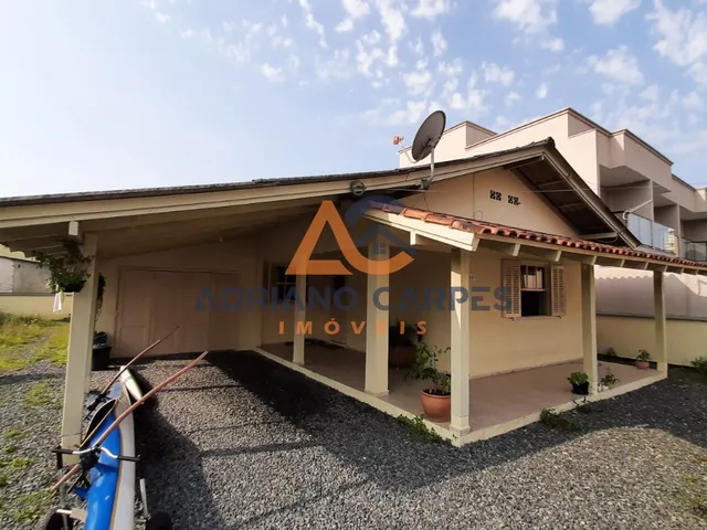 Imagem 9: Adriano Carpes Imóveis vende casa AVERBADA com 4 dormitórios, sendo 1 suíte, em amplo