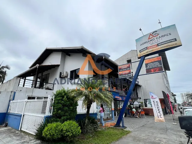Imagem 2: ALUGUEL ANUAL - Casa com 3 quartos sendo 1 suíte, mobiliada, sacada com churrasqueira