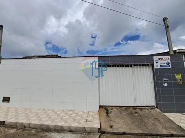 Imagem: A casa possui 3 Dormitórios, 1 Suíte, 2 Banheiros, 2