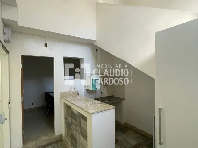 Imagem 7: Aluga-se excelente ponto comercial com térreo e primeiro andar, situado em localização