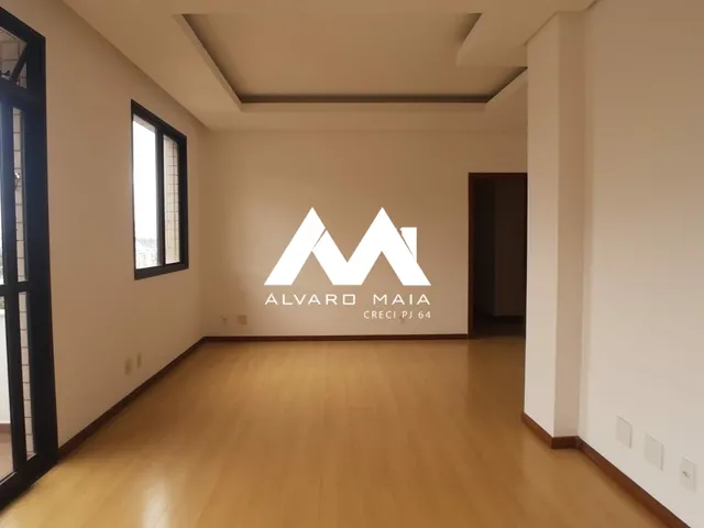 Imagem: O apartamento possui 4 Dormitórios, 1 Suíte, 2 Banheiros,