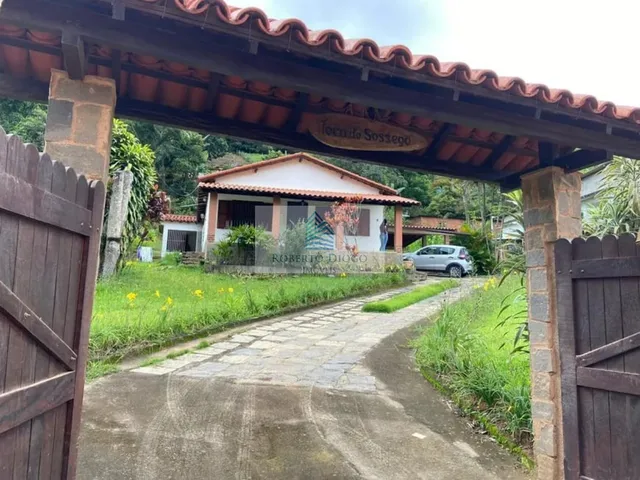 Imagem: A casa possui 2 Dormitórios, 2 Banheiros, 3 Vagas na