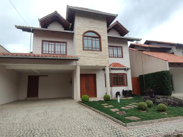 Imagem 2: Casa para locação em Joinville-SC, bairro Bom Retiro: 4 quartos, 2 suítes, 3 salas, 4