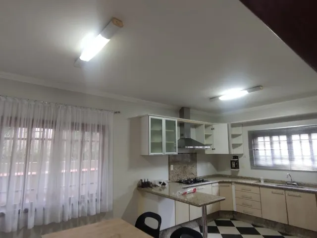 Imagem 3: Casa para locação em Joinville-SC, bairro Bom Retiro: 4 quartos, 2 suítes, 3 salas, 4